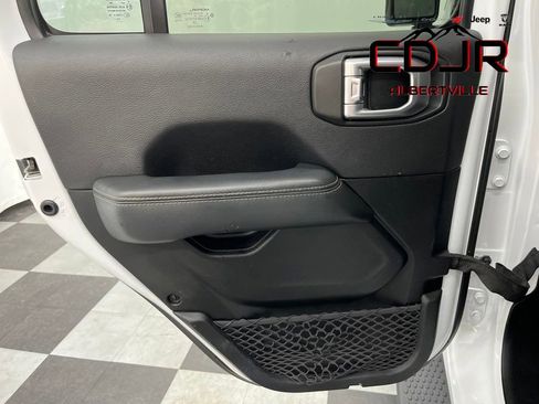 Used 2020 Jeep Wrangler Unlimited Sahara AWD/4WD image 18