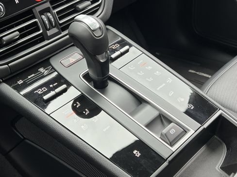 Certified 2025 Porsche Macan image 28