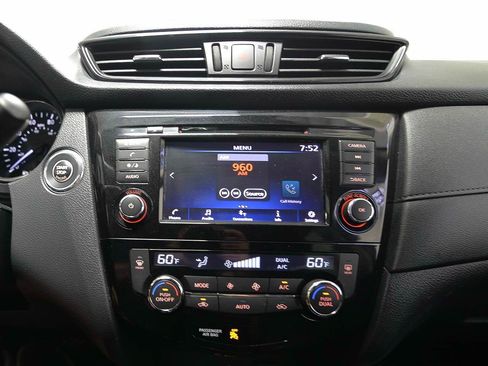 Used 2020 Nissan Rogue SV FWD image 13