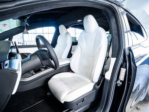 Used 2022 Tesla Model X Plaid image 37