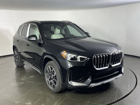 Used 2027 BMW X1 xDrive28i AWD/4WD image 3