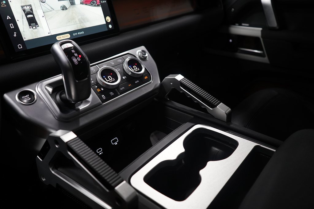 Used 2023 Land Rover Defender 110 S AWD/4WD image 17