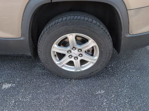 Used 2019 GMC Acadia SLE image 7