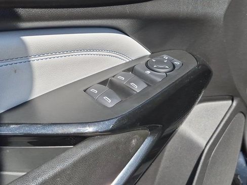 Used 2025 Chevrolet Trax LT w/ LT Convenience Package FWD image 13
