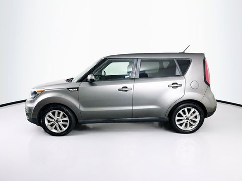 Used 2017 Kia Soul + image 4