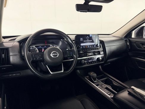 Used 2024 Nissan Pathfinder SL w/ Black Appearance Package FWD image 13