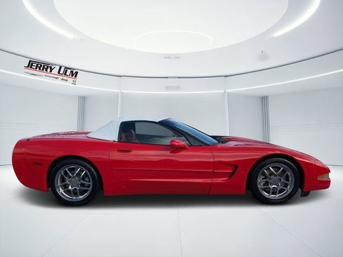 Used 2000 Chevrolet Corvette Convertible w/ Memory Pkg RWD image 2
