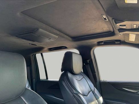 Used 2018 Cadillac Escalade ESV Platinum AWD/4WD image 14