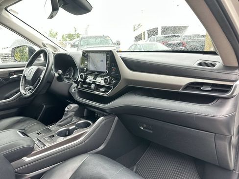 Used 2020 Toyota Highlander Limited FWD image 29