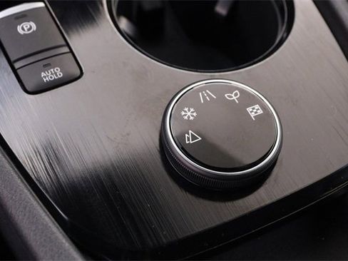 Certified 2024 Nissan Rogue SV image 18