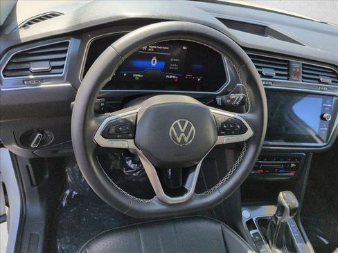Certified 2023 Volkswagen Tiguan SE w/ Panoramic Sunroof Package AWD/4WD image 11