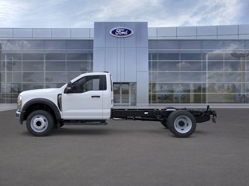New 2025 Ford F450 XL w/ XL Chrome Package RWD image 3
