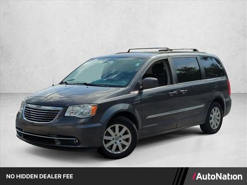 Used 2016 Chrysler Town & Country Touring FWD image 1