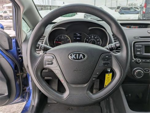 Used 2017 Kia Forte LX image 9