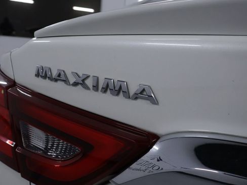 Used 2017 Nissan Maxima Platinum w/ Interior Lighting Package image 10