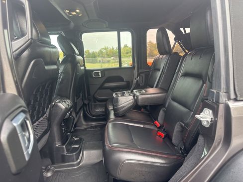 Used 2021 Jeep Wrangler Unlimited Rubicon image 12