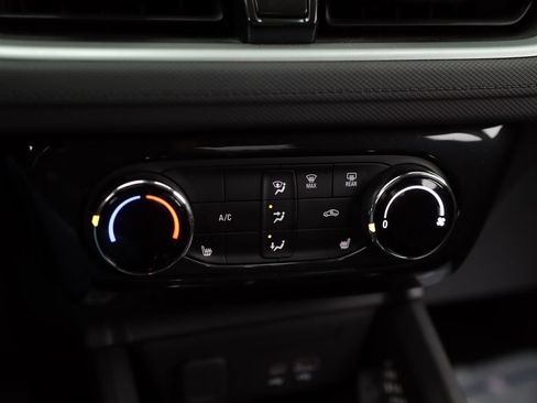 Used 2024 Chevrolet TrailBlazer LT w/ LT Cold Weather Package FWD image 15