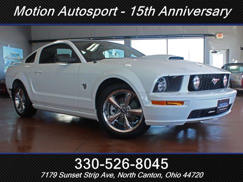 Used 2009 Ford Mustang GT image 2