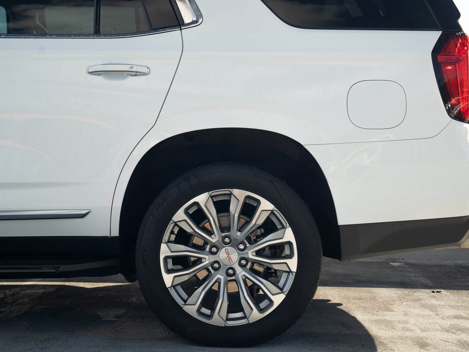 Used 2023 GMC Yukon Denali AWD/4WD image 13