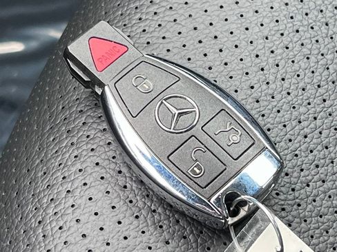 Used 2019 Mercedes-Benz GLC 300 4MATIC image 27