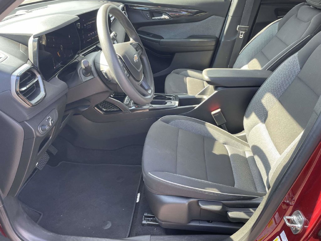 Used 2025 Chevrolet TrailBlazer LT AWD/4WD image 13