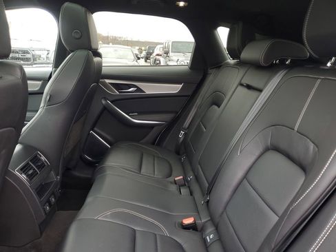 Used 2024 Jaguar F-PACE R-Dynamic S image 29