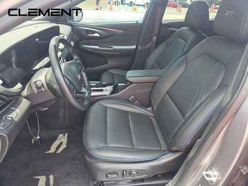 Used 2024 Buick Envista Sport Touring w/ Convenience I Package FWD image 3