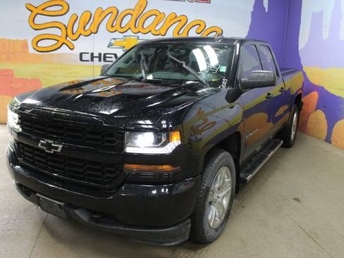 Used 2018 Chevrolet Silverado 1500 Custom w/ Custom Convenience Package AWD/4WD image 4