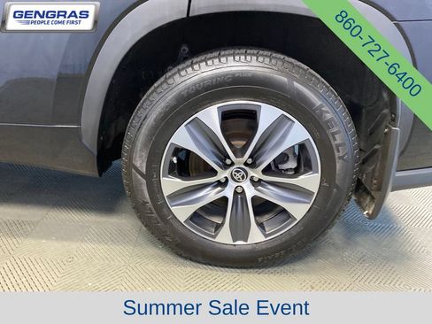 Used 2023 Toyota Highlander XLE AWD/4WD image 34