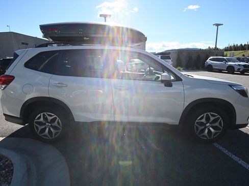 Used 2021 Subaru Forester Premium AWD/4WD image 6