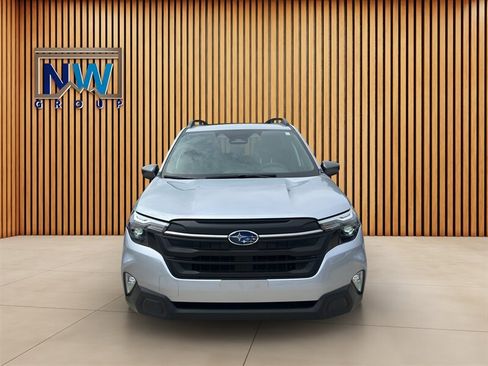 Used 2025 Subaru Forester Premium AWD/4WD image 2