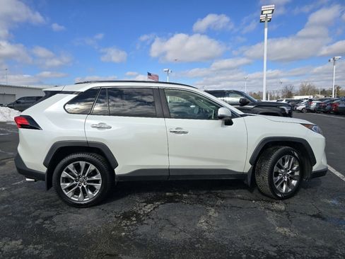 Used 2019 Toyota RAV4 Limited image 8