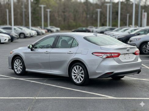 Used 2020 Toyota Camry LE FWD image 5