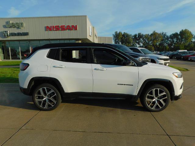 Used 2024 Jeep Compass Limited w/ Elite Group AWD/4WD image 4