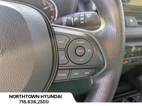 Used 2025 Toyota RAV4 XLE AWD/4WD image 25