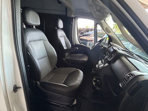 Used 2025 RAM ProMaster 2500 w/ Convenience Group image 14
