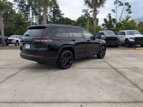 Used 2023 Jeep Grand Cherokee L Laredo AWD/4WD image 3