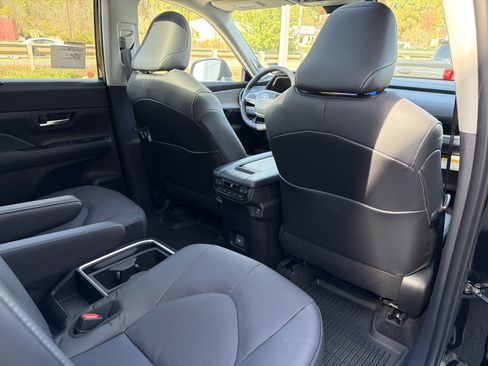 New 2026 Toyota Grand Highlander Platinum AWD/4WD image 33