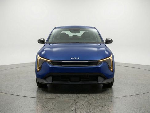 Used 2025 Kia K4 LXS FWD image 2