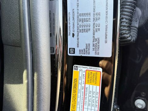 Used 2022 Cadillac Escalade Luxury AWD/4WD image 10