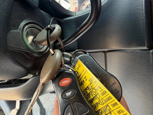 Used 2001 Chrysler Town & Country LXi image 19