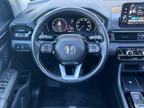 Used 2024 Honda Pilot Touring image 16