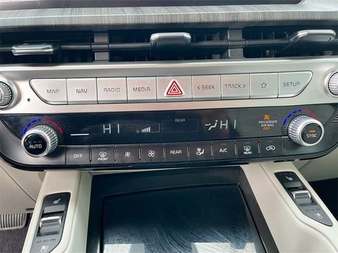 Used 2023 Kia Telluride EX w/ EX Captain's Chair Package image 16