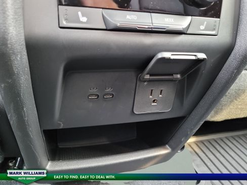 Used 2024 Chevrolet Traverse RS image 15