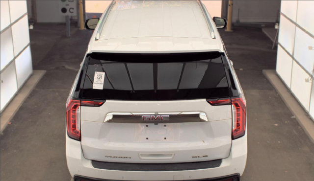Used 2023 GMC Yukon XL SLE w/ Gmc Pro Safety Plus Package AWD/4WD image 5
