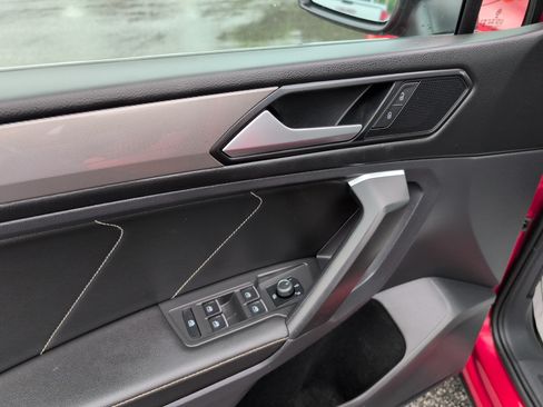 Used 2023 Volkswagen Tiguan SE FWD image 13