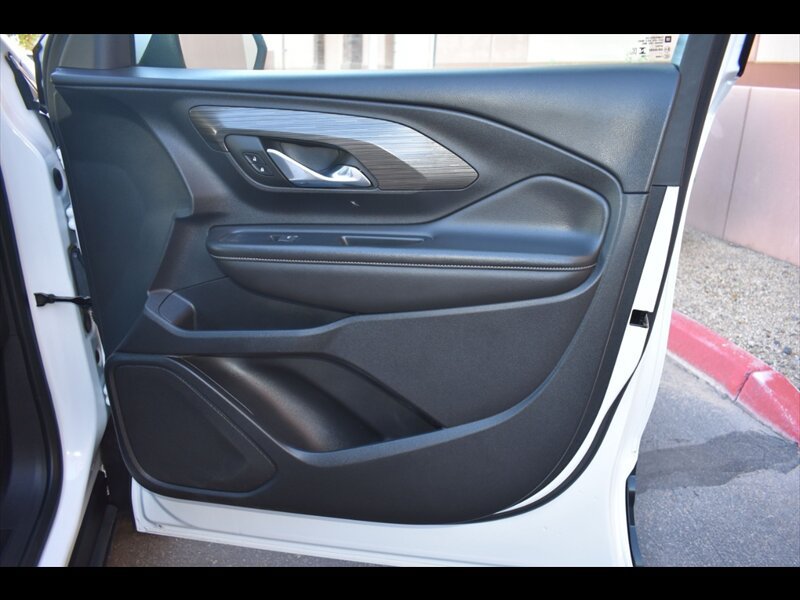 Used 2023 GMC Terrain SLT FWD image 35