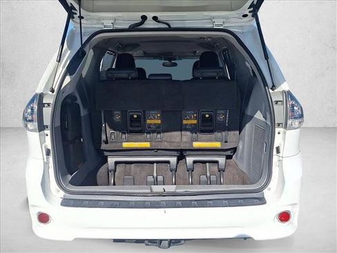 Used 2012 Toyota Sienna SE image 11