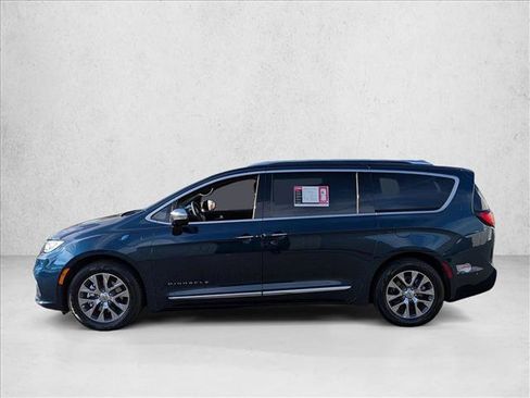 Used 2023 Chrysler Pacifica Pinnacle image 8