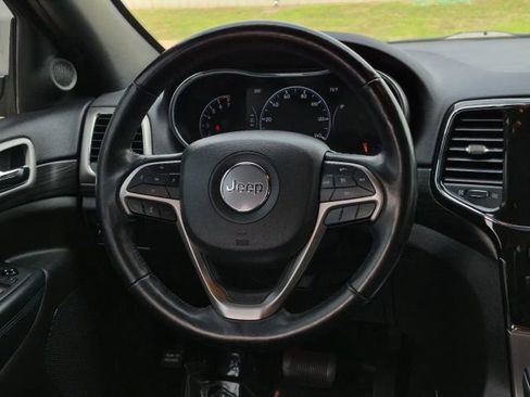 Used 2021 Jeep Grand Cherokee Laredo X AWD/4WD image 19